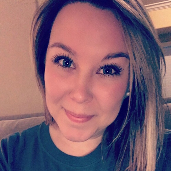 Meet your Posher, Kelli - Picture 1 of 1